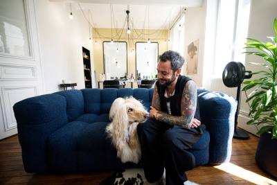 L'amour wouf à Nevers entre Olivier le coiffeur et Béatrice le lévrier afghan