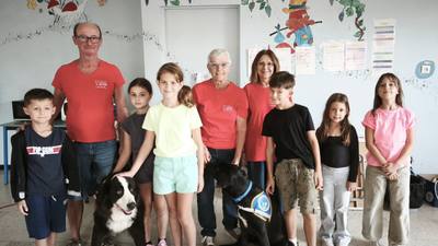 Visite des chiens de la Fondation Frédéric Gaillanne aux enfants